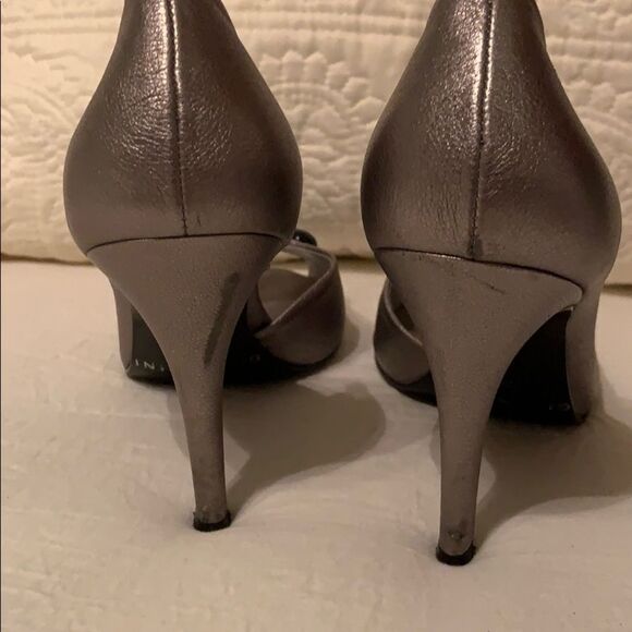 22. Gianni Bini Cocktail Style Silver Heels with Black - Picture 3 of 10